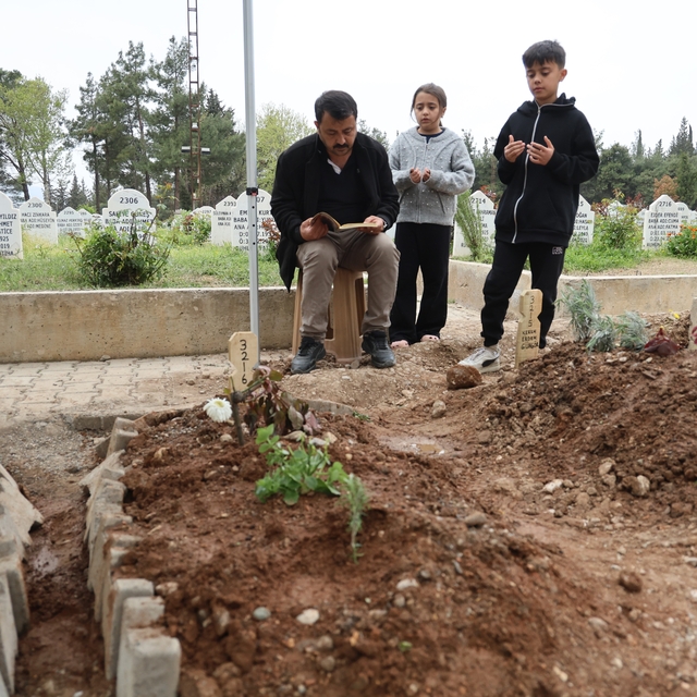 Saldırıda ölen 4 öğrencinin mezarında hüzün ve gözyaşı hakim
Ölen çocukları...