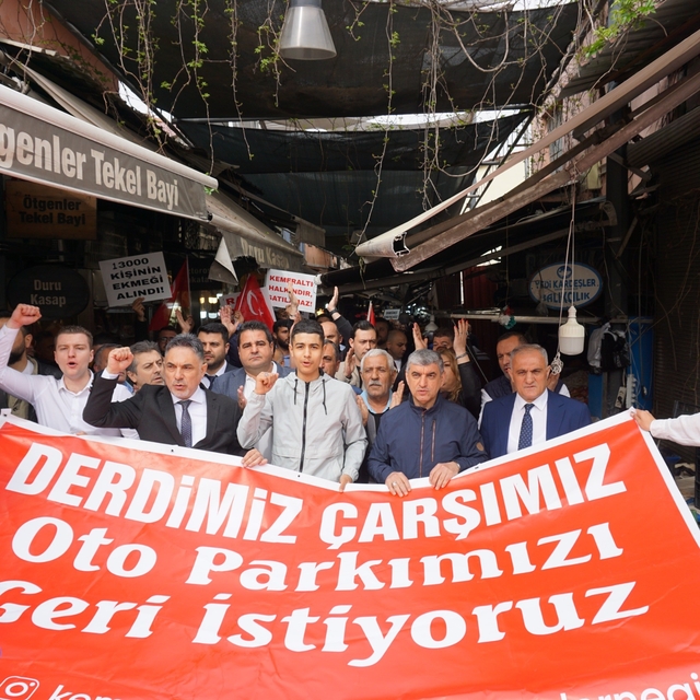 Kemeraltı esnafı otopark sorunu nedeniyle kepenk kapattı