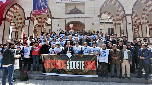 Kahramanmaraş'ta hayatını kaybeden öğretmen ve öğrenciler için gıyabi cenaze namazı kılındı