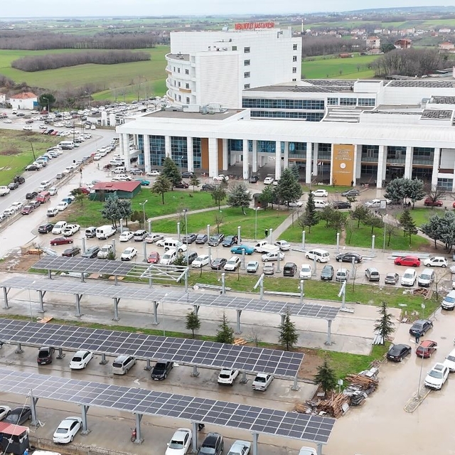 Bafra Devlet Hastanesi enerjisini güneşten sağlıyor: Günlük 50 bin TL tasar...