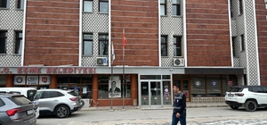 Eşme Belediyesi'ne yönelik ‘irtikap' soruşturması kapsamında Başkan Tozan, eşi ve 3 şüpheli gözaltına alındı