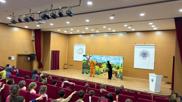 Simav'da 4-6 yaş Kur'an kursu öğrencileri tiyatroyla buluştu