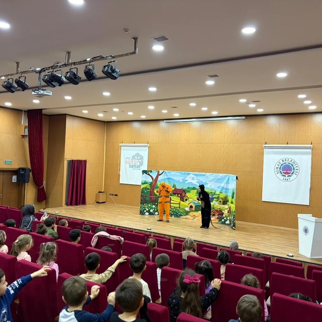 Simav'da 4-6 yaş Kur'an kursu öğrencileri tiyatroyla buluştu