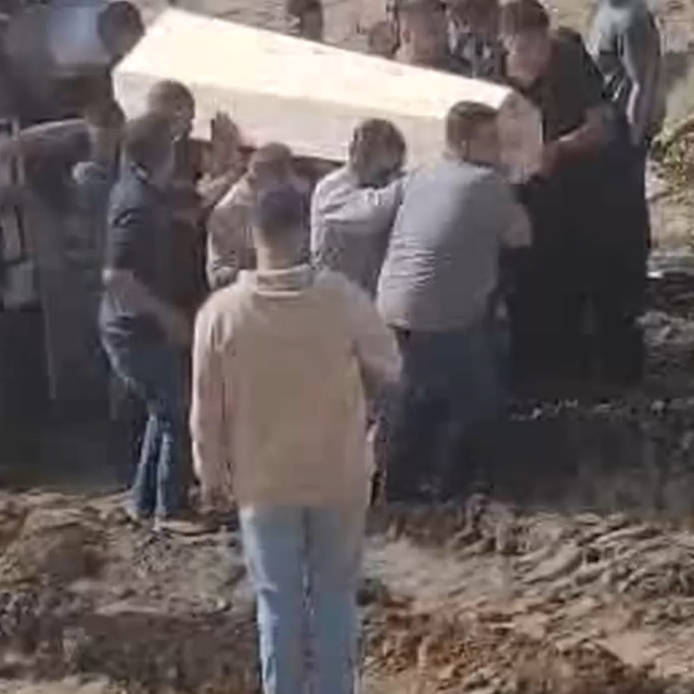 Altınları için öldürülen anne ile oğlu toprağa verildi