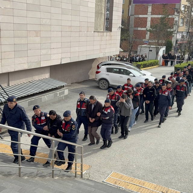 Tefecilik iddiasıyla yakalanan 15 şüpheli adliyeye sevk edildi