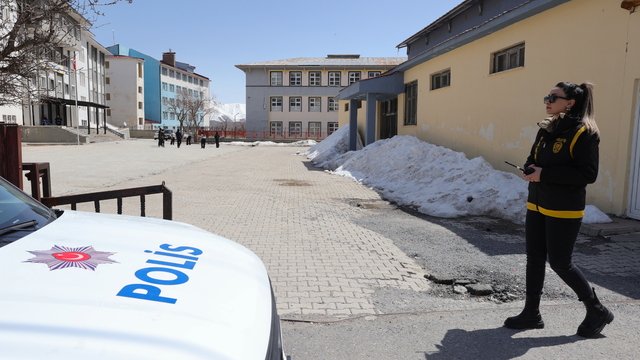 Hakkari'de okul önlerinde güvenlik tedbirleri artırıldı
