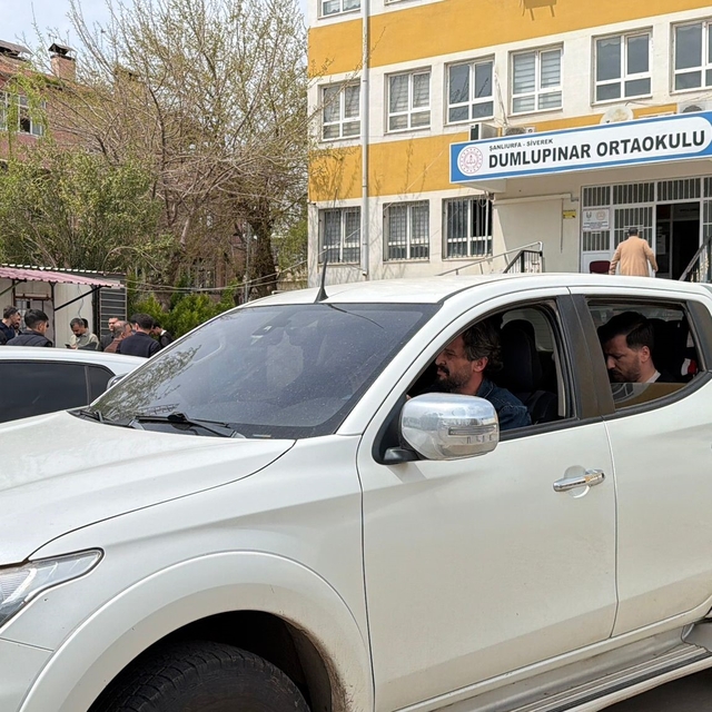 Müdür yardımcısına bıçakla saldırı iddiası
Valilikten olayla ilgili açıklam...