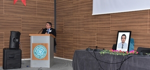 Hayatını kaybeden araştırma görevlisi için okulunda tören düzenlendi Balıkesir Üniversitesi Rektörü Oğurlu: "Faillerin oluştuğu bataklığı kurutmaya yönelik bütün eğitimcilerimizin, hukukçularımızın daha çok çalışması lazım"