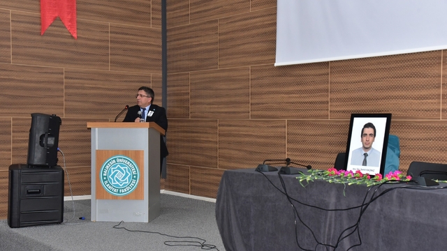 Hayatını kaybeden araştırma görevlisi için okulunda tören düzenlendi
Balıkesir Üniversitesi Rektörü Oğurlu:
"Faillerin oluştuğu bataklığı kurutmaya yönelik bütün eğitimcilerimizin, hukukçularımızın daha çok çalışması lazım"