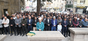 Kayseri ve çevre illerde Kahramanmaraş'taki okul saldırısında ölenler için gıyabi cenaze namazı kılındı
