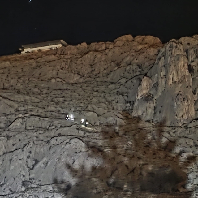 Kayalıklardan atlayan cezaevi firarisi kurtarıldı