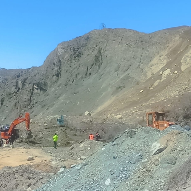 Hakkari-Van kara yolunda çalışmalar sürüyor, ulaşım kontrollü sağlanıyor