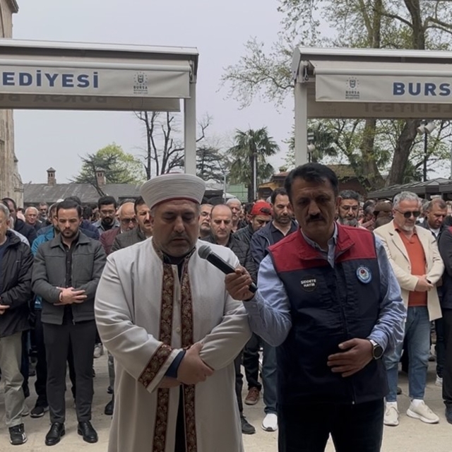 Ayla öğretmen ve 8 öğrenci için Bursa'da gıyabi cenaze namazı kılındı