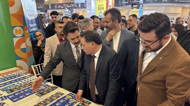 8. Kayseri Kitap Fuarı kapılarını ziyaretçilerine açtı
Kayseri Büyükşehir Belediye Başkanı Memduh Büyükkılıç:
"Biz birlikte anlam ifade ederiz"