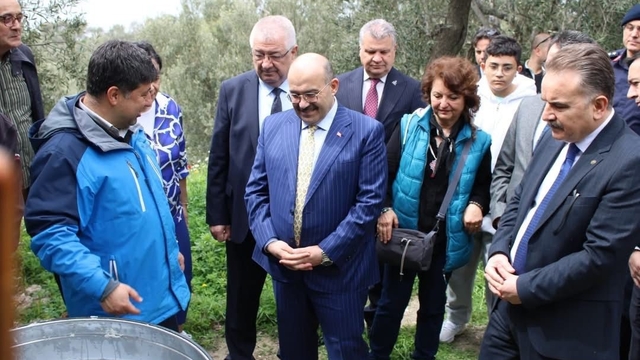 Vali Ustaoğlu, antik kenti gezerek sikke basıp sabun yaptı