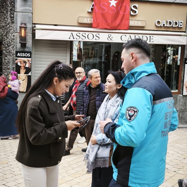 On binlerce turiste hizmet verdiler