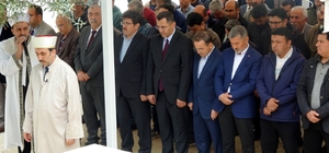 Muğla'da hayatını kaybeden öğrenciler ve öğretmen için gıyabi cenaze namazı kılındı