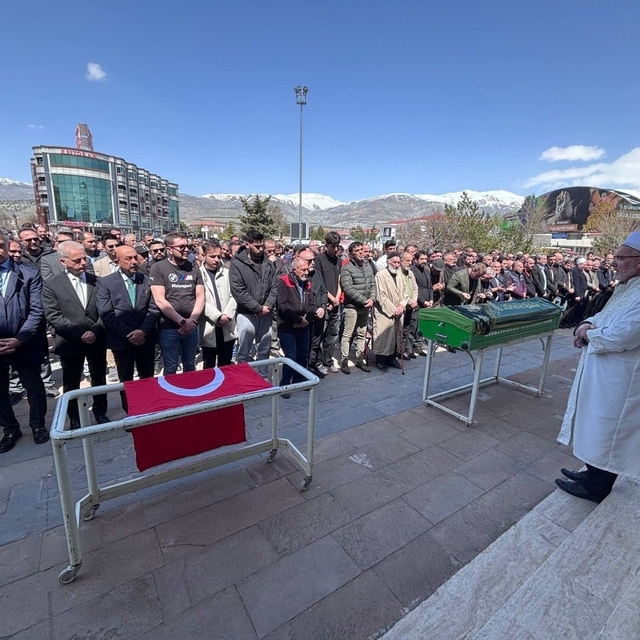 Saldırıda hayatını kaybedenler için Erzincan'da gıyabi cenaze namazı kılınd...