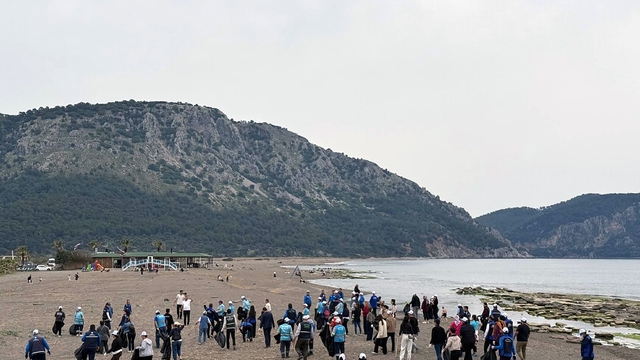 Muğla Büyükşehir'den sahillerde temizlik seferberliği