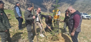 Sason'da şehitler anısına fidanlar toprakla buluşturuldu