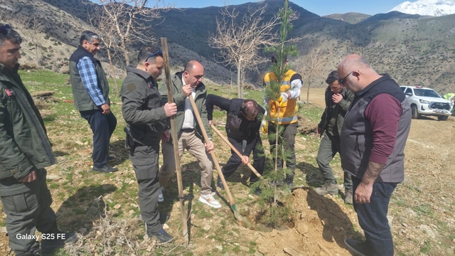Sason'da şehitler anısına fidanlar toprakla buluşturuldu