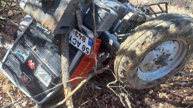 Sivas'ta traktör devrildi, 2 kardeşten 1'i öldü