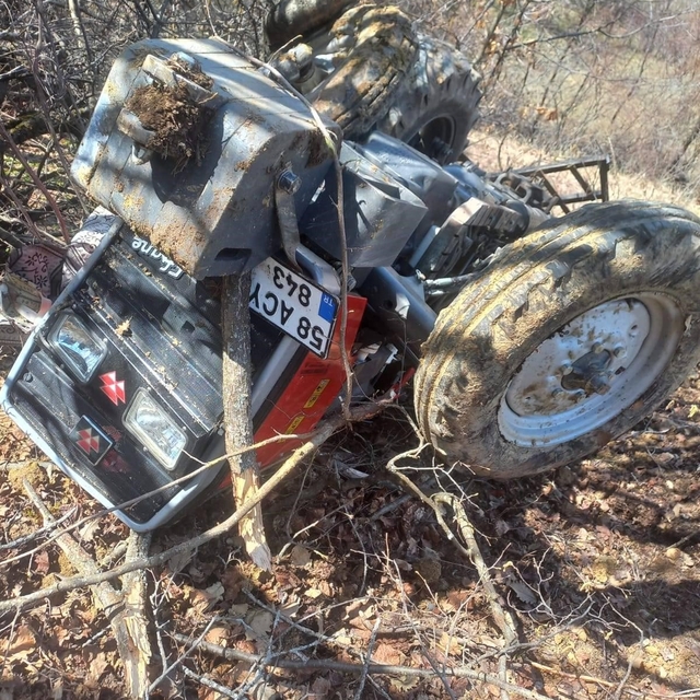 Sivas'ta traktör devrildi, 2 kardeşten 1'i öldü