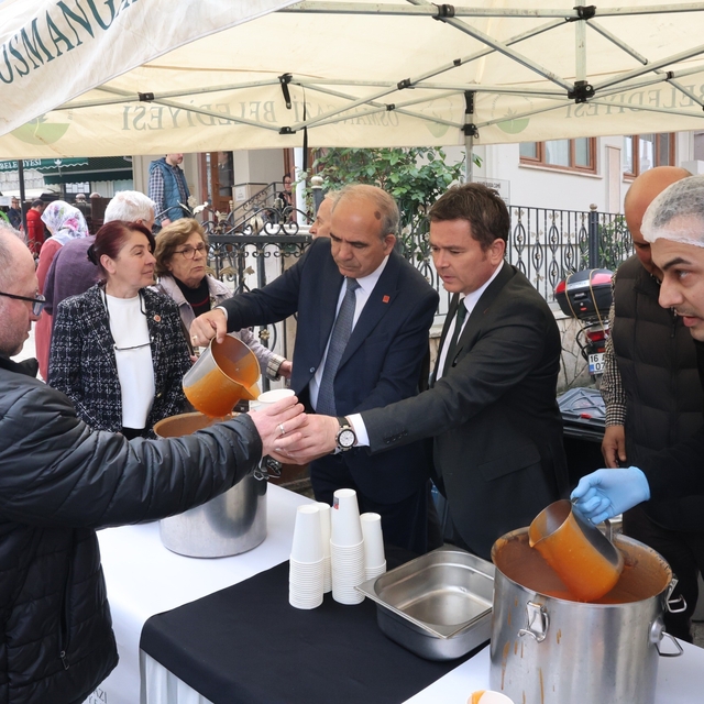 Başkan Aydın'ın cuma durağı Muradiye Mahallesi oldu
Başkan Aydın Muradiye'd...