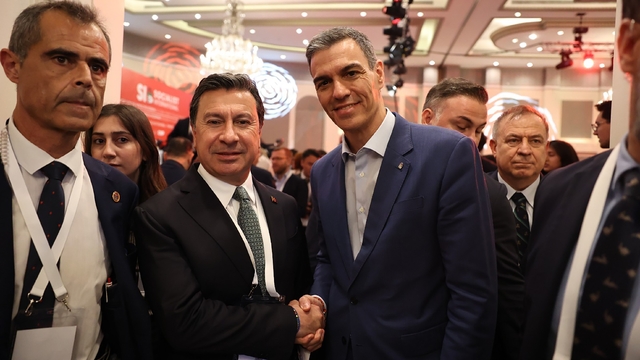 Başkan Aras, Demokrasi zirvesi için Barselona'da