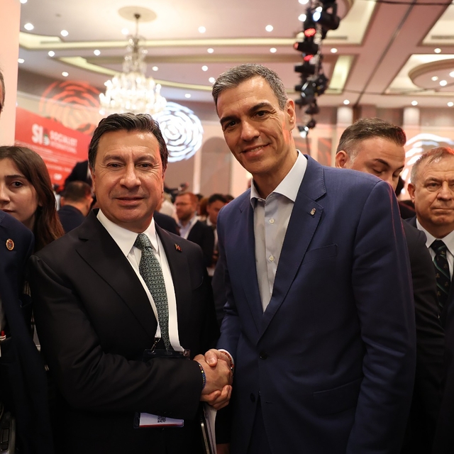 Başkan Aras, Demokrasi zirvesi için Barselona'da