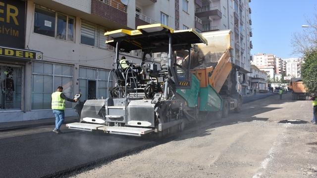 Siirt'te asfalt çalışmaları hız kesmeden devam ediyor