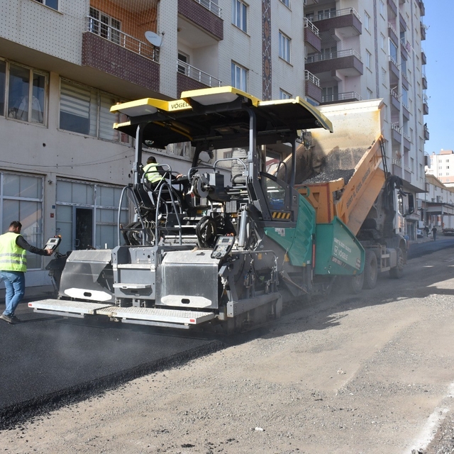 Siirt'te asfalt çalışmaları hız kesmeden devam ediyor
