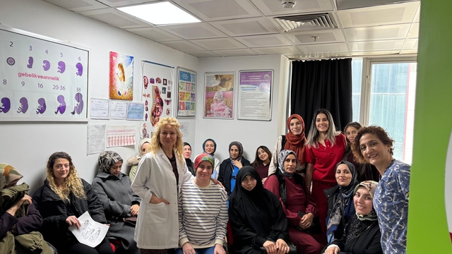 Diyarbakır'da anne adayları gebe okulundaki eğitimlerle bilinçleniyor
