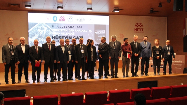 7 farklı ülkeden katılımcıların katkı sunacağı Uluslararası Türkistan'dan Anadolu'ya İrfan Geleneği: Hüseyin Gazi Sempozyumu başladı