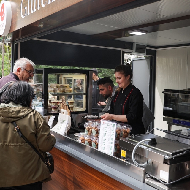 Menderes Park'ta Vegan Kafe dönemi yoğun ilgiyle başladı
