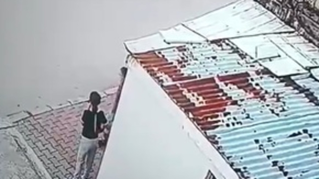 Tartıştığı eşine aracıyla çarpıp ayaklarını ezdi; o anlar kamerada