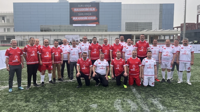 TÜGVA İzmir liseler arası 'Gençlig' futbol turnuvası heyecanı başladı
AK Parti İzmir Milletvekili Mehmet Kasapoğlu:
"Spor; birleştiren, bir araya getiren, rehabilite eden ve iyileştiren bir olgu"