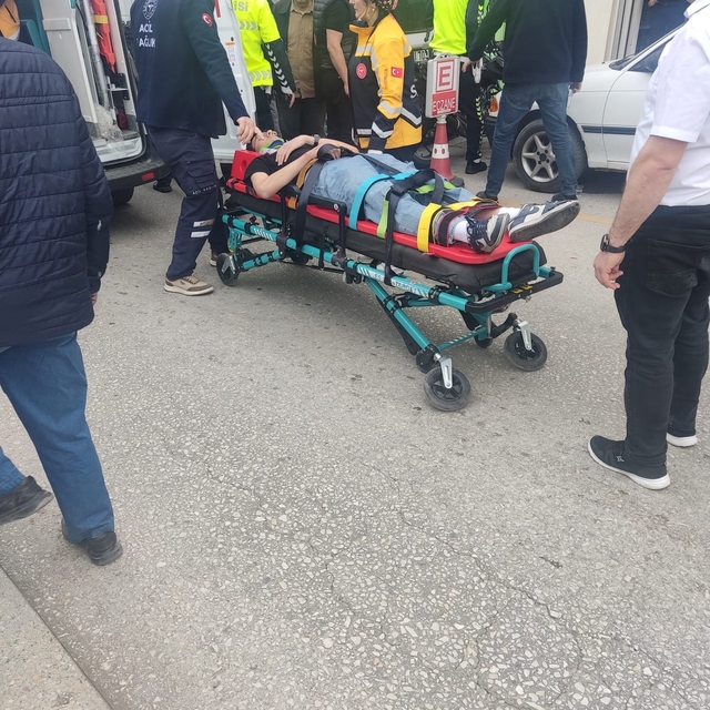 Kastamonu'da motosiklet otomobile çarptı: 1 yaralı