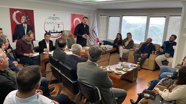 İZMİRMARAŞDER güven tazeledi, Safa Narlı yeniden başkan seçildi
Safa Narlı: "Bizim anlayışımızda hizmet etmek, birlik olmak ve kardeşlik vardır"