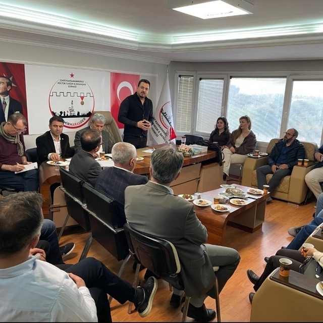 İZMİRMARAŞDER güven tazeledi, Safa Narlı yeniden başkan seçildi
Safa Narlı:...