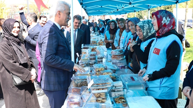 Düzce'de ihtiyaç sahibi nişanlı gençler için hayır çarşısı