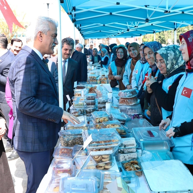 Düzce'de ihtiyaç sahibi nişanlı gençler için hayır çarşısı