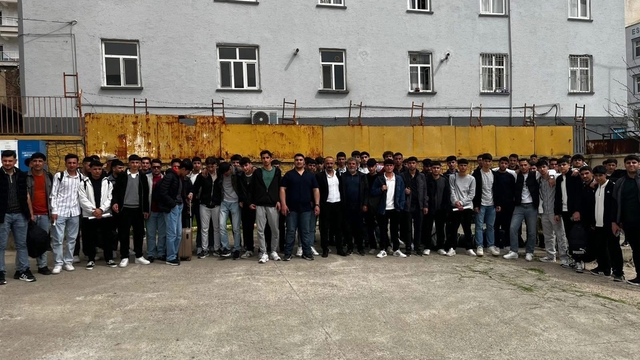Çermik Belediyesi YKS'ye girecek öğrencileri kampa gönderdi