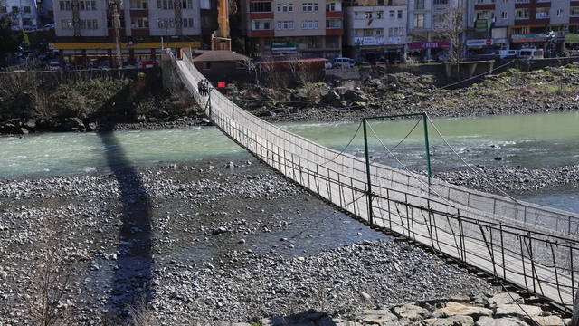 Çoruh Nehri üzerindeki asma köprüler tarihe meydan okuyor