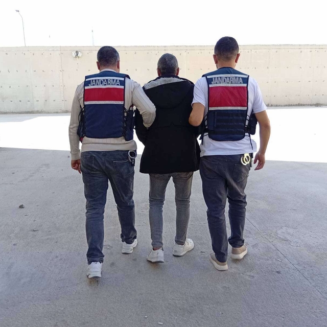 Kesinleşmiş hapis cezalarıyla aranan 2 şahıs yakalandı