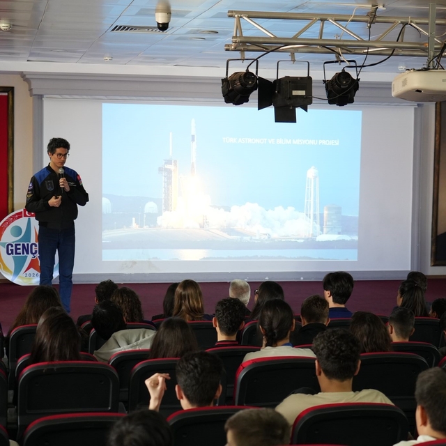 Muğla'da uzay rüzgarı Türkiye'nin ikinci astronotu Atasever gençlerle buluş...
