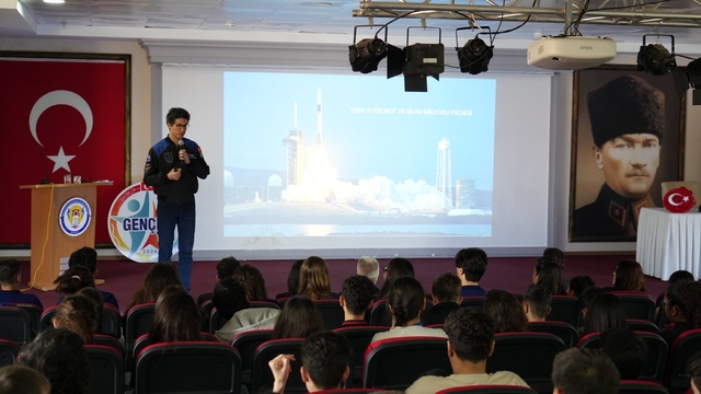 Muğla'da uzay rüzgarı Türkiye'nin ikinci astronotu Atasever gençlerle buluştu