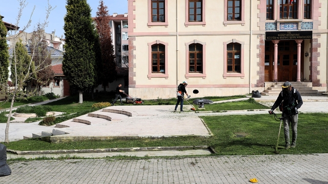 Bilecik'te çim biçme çalışmaları başladı