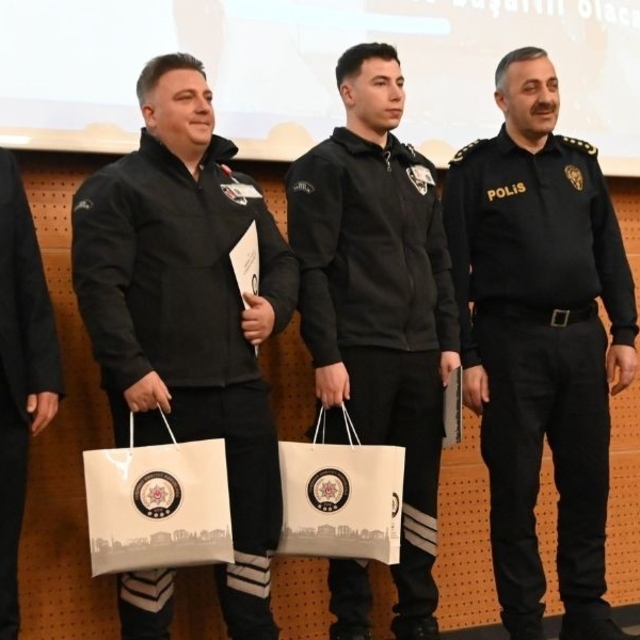 Otogarda uyuşturucu sevkiyatını engelleyen güvenlik personeline plaket