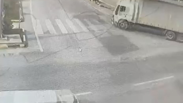 Kamyonun çarptığı Aysu hayatını kaybetti; kaza kamerada